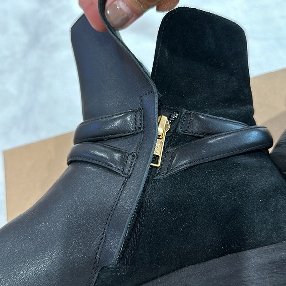 Authentic UGG ANKLE BOOTS SIZE 8 - Picture 10 of 12